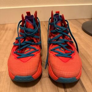 Lebron 19 kings crown